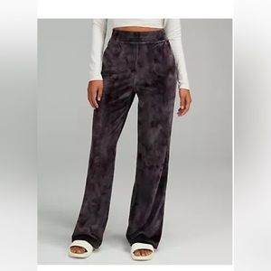 Lululemon size 8 velour